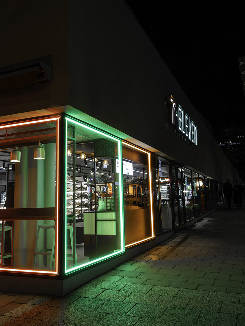 7-eleven-stockholm-fasadbelysning-rgb